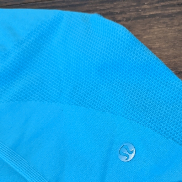 NWOT Lululemon Zone In Seamless Crop - Picture 9 of 10
